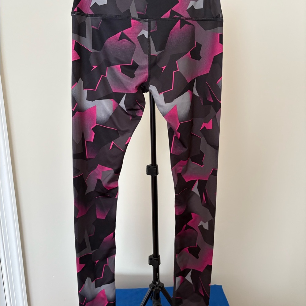 Reebok Black and Pink Geometric Leggings - Picture 2 of 3